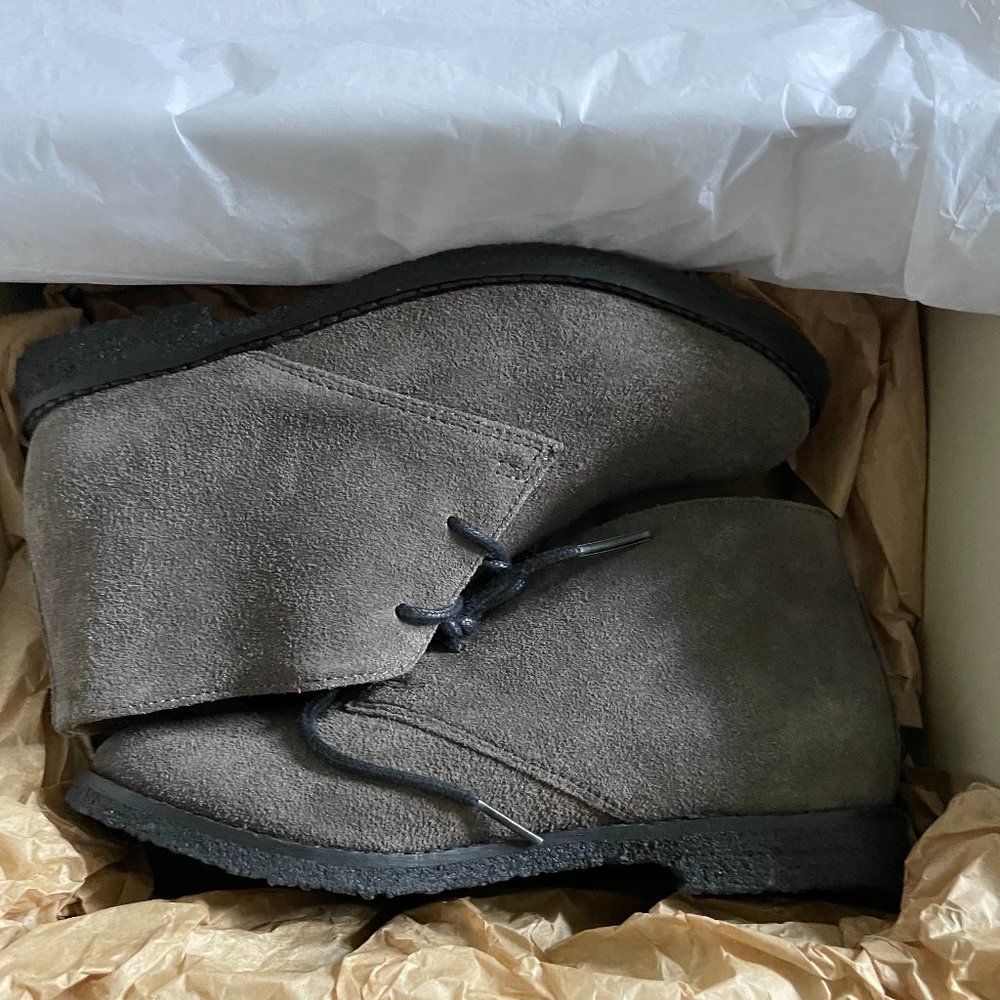 Burberry boy's gray suede boots - size 32UK